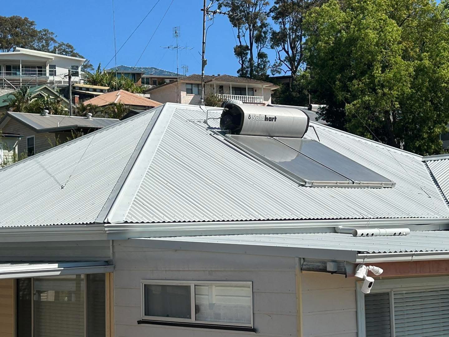 Same Colorbond roof after Dulux AcraTex respray