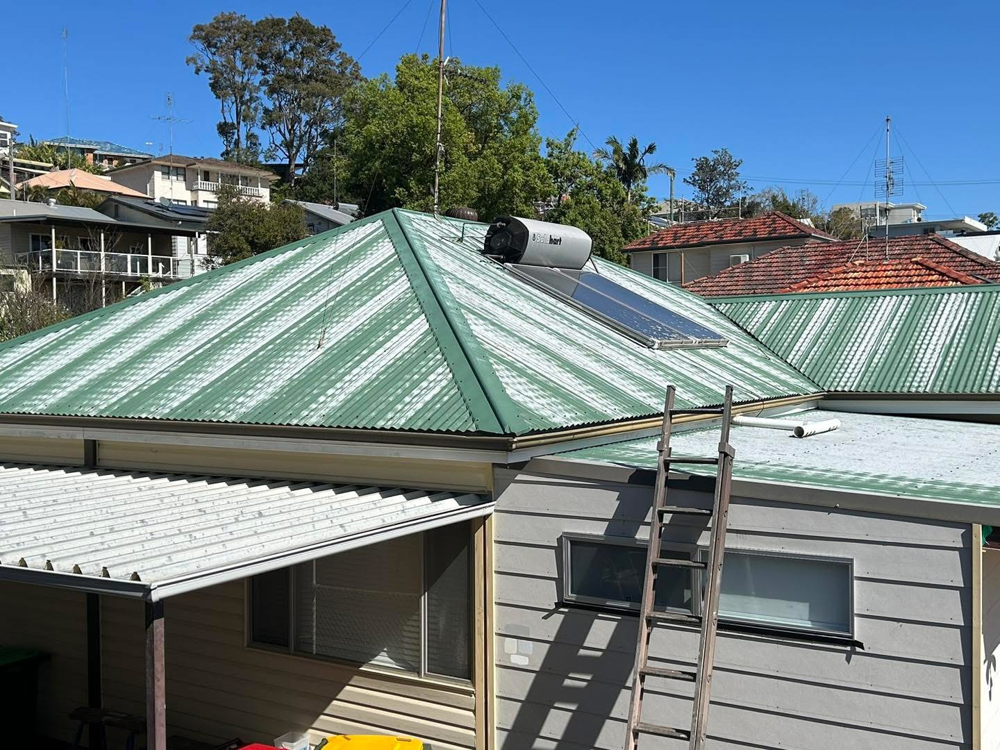 Faded Colorbond roof before respray